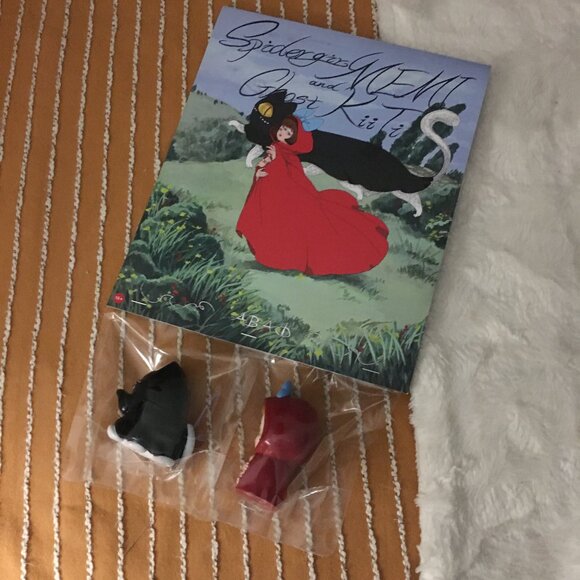 UNBOX Industries ABAO Magic Memi & Ghost Kiiti Sofubi Set - Picture 3 of 4